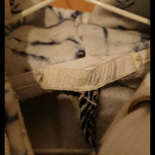 オフホワイト香港限定パーカー【最終値下げ】