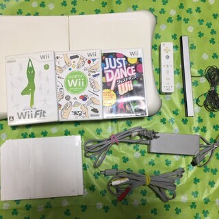 Wii fit + Wiiﾎﾞｰﾄﾞ、室内で運動が出来るWii本...