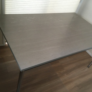 ウチダ製オフィス用ミーティングテーブル