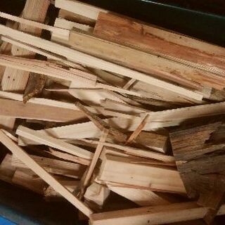 アウトドア用の薪、端材