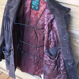 高級なスウェード 本革 フリンジ付きジャケット 風を切って走っても暖かい。ハレーが似合う！