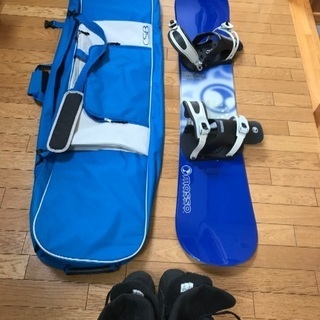 スノーボード、バック、ブーツのセットです。