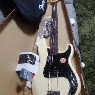 フェンダーのベース未使用です