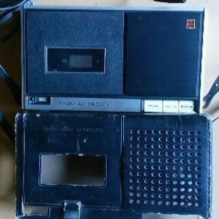 古いテープレコーダーです。