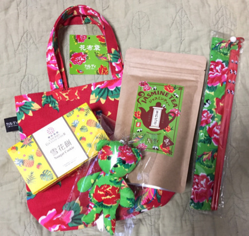 新品 完売品 店頭限定販売 カルディ 台湾 客家柄ミニトート ギフトセット 赤色 ころころ 新高円寺のその他の中古あげます 譲ります ジモティーで不用品の処分