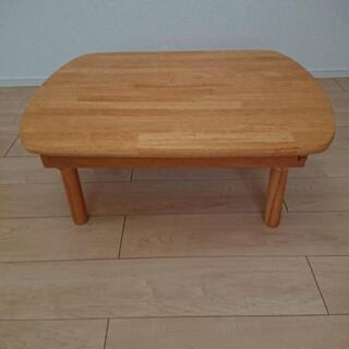 木製の折り畳み式テーブル