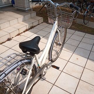 アルベルト27インチ、人気のホワイトです。