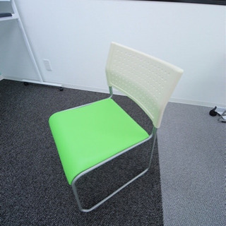 デスク4台、椅子16脚、折りたたみ椅子6脚 デスク4台、椅子16脚、折りたたみ椅子6脚