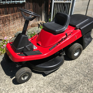 乗用式芝刈り機