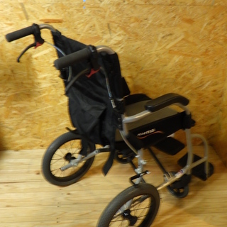 【売却済】軽量・車椅子　エルゴライト　折りたたみ　旅行可能バック付　ERGO/KARMA　KM-2501