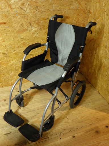 【売却済】軽量・車椅子　エルゴライト　折りたたみ　旅行可能バック付　ERGO/KARMA　KM-2501