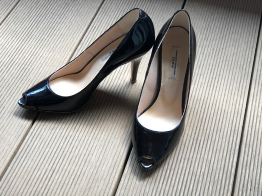 美品　黒エナメルパンプス　22センチ