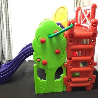 スペインFEBER社製のリンゴの木のプレイジム＆すべり台「ツリー・アクティビティ・プレイハウス」 スペインFEBER社製のリンゴの木のプレイジム＆すべり台「ツリー