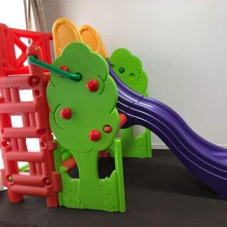 スペインFEBER社製のリンゴの木のプレイジム＆すべり台「ツリー