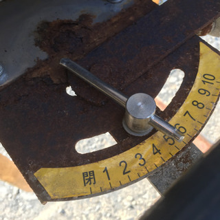 肥料散布機　トラクター　農機具