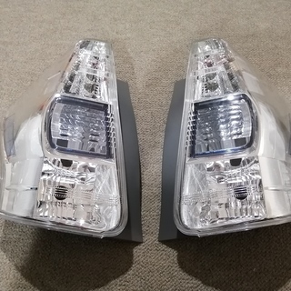 プリウスα テールレンズ　左右セット プリウスα テールレンズ 左右セット プリウスα テールレンズ 左右