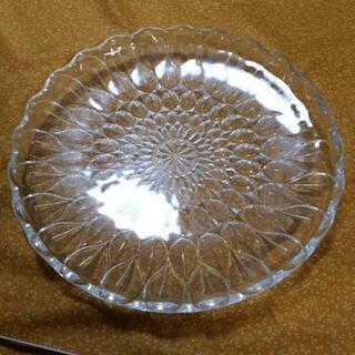 ガラスの大皿（直径36センチ）