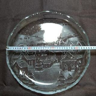 ガラスの大皿（直径約36センチ）