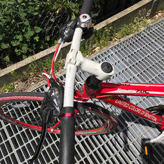 ベネトン クロス 700x28C 外装21段変速 (レッド)