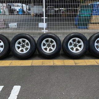 ☆備えて　極美品　スタッドレスタイヤ　265/70R16 ブリヂ...