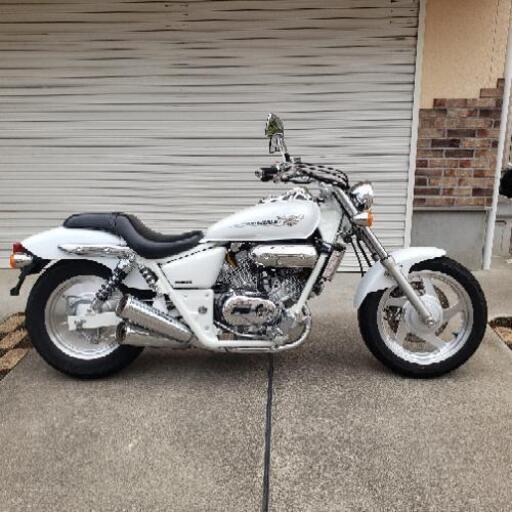 ホンダ　V-TWINマグナ　250cc パールクリスタルホワイト