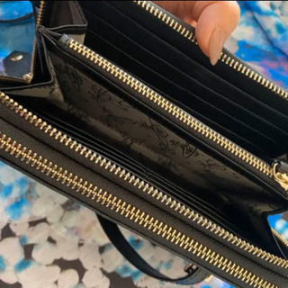 ヴィヴィアン ウエストウッドショルダー付き　長財布