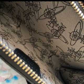 ヴィヴィアン ウエストウッドショルダー付き　長財布