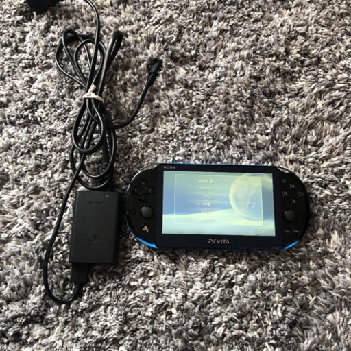 【美品】PlayStation Vita（フィルム貼り付け済）アダプター付