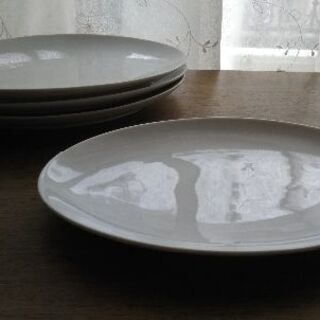 白い楕円のお皿 2枚