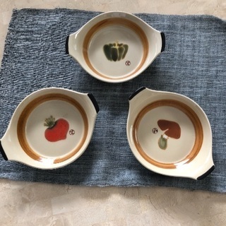 昭和レトロ手描きの小ぶりなグラタン皿3枚セット