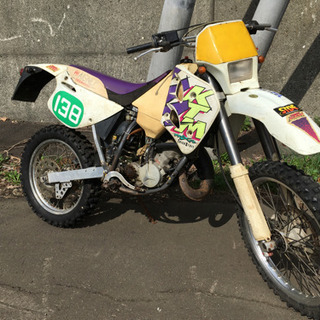 KTM125 89年式と、同型の部品取車付