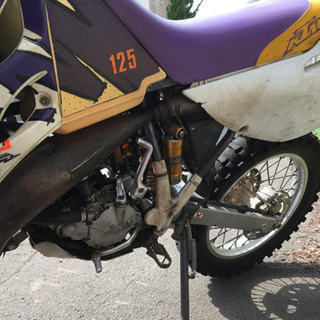 KTM125 89年式と、同型の部品取車付
