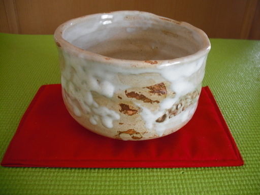 抹茶茶碗裏印あり赤の敷物付き こーちゃん 三国が丘の食器 茶器 の中古あげます 譲ります ジモティーで不用品の処分