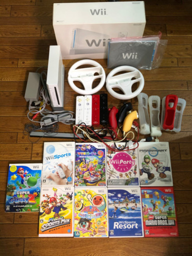 [取引中]  Wii 本体＋ソフト9本　他リモコン・ヌンチャクなど