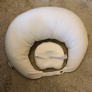 [美品] 授乳クッション　赤ちゃん用の補助枕付き