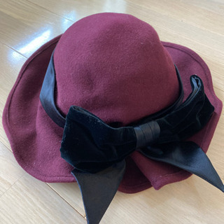 CA4LA の赤い帽子