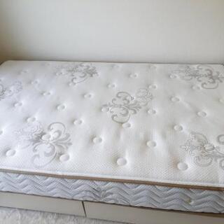 ベッドのマットレス　セミダブル