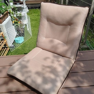 ニトリ　たためる座椅子　茶色