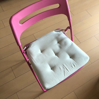 イケア　椅子二脚　白　ピンク