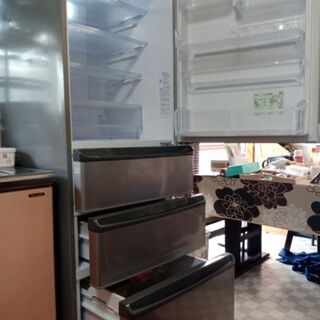 2017年製　4ドア冷凍冷蔵庫　355L 2017年製 4ドア冷凍冷蔵庫 355L