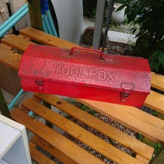 赤いツールボックス
