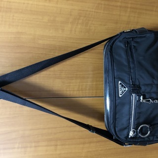 プラダ　ショルダーバッグ　黒　PRADA　ナイロン　NERO BT0429 ITALY ギャランティー付