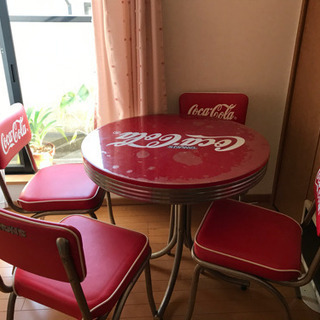 コカコーラ テーブル ふくらみ