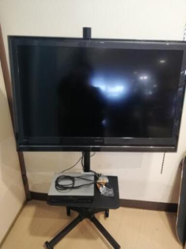 売ります！テレビ(リモコン有り)+テレビ台　HITACHI42V型