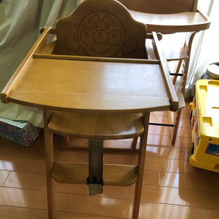 子ども　食事椅子　木製　ハイチェア　アンパンマン