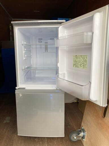 美品 SHARP 2ドア 冷凍冷蔵庫 137L SJ-D14D-S 2018年 激安 実勢中古価格1.5万円以上