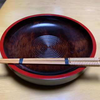 塗りの菓子鉢と箸