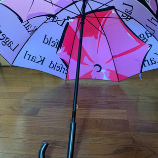カール　ラガーフェルドの傘