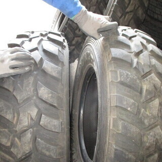 タイヤ４本　235/85/16