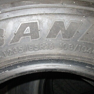 タイヤ４本　235/85/16